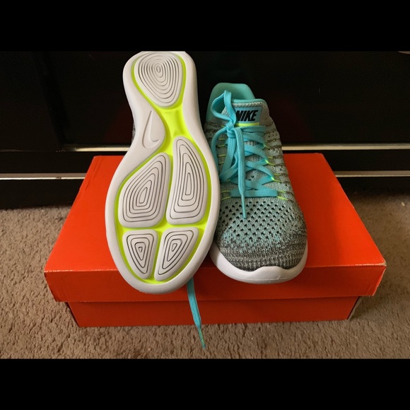 Nike kids shoes - Picture 6 of 8